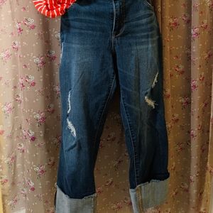 1822 Distressed Denim capris with cuff - size 14